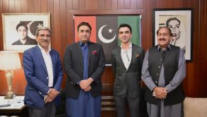 پیپلزپارٹی کے چیئرمین بلاول بھٹو زرداری سے پی پی پی جنوبی پنجاب کے صدر مخدوم احمد محمود اور سابق رکن قومی اسمبلی مخدوم مصطفی محمود کی ملاقات