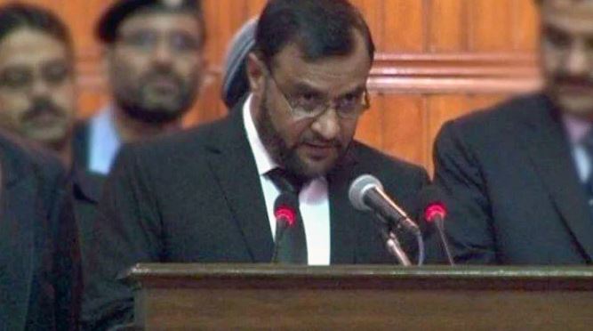 احتساب عدالت کے جج محمد بشیر بال بال بچ گئے
