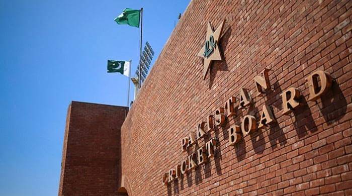 پاکستان کرکٹ ٹیم کے سابق ڈائریکٹر مکی آرتھر،کوچزگرانٹ بریڈ برن اور اینڈریو پٹک عہدوں سے مستعفی ہو گئے