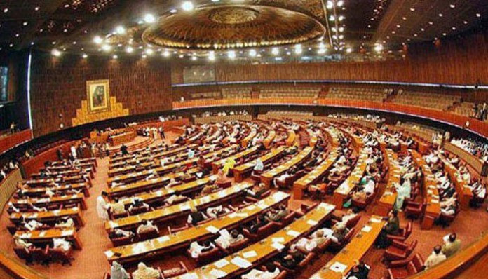 پاکستان کی 16قومی اسمبلی کےممبرز نےحلف اٹھا لیا