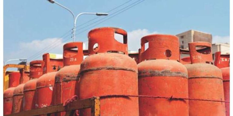 حکومت کا عوام پر گیس بم حملہ، قیمت میں کتنا اضافہ کردیا، بڑی خبر آگئی