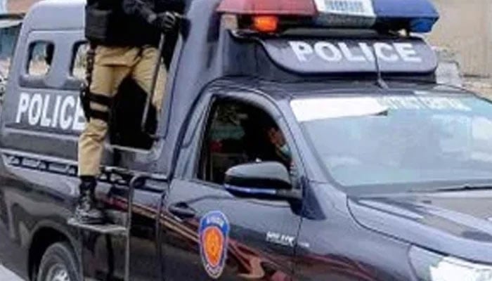 کراچی میں پولیس مقابلہ،ملزم زخمی حالت میں خاتون سمیت گرفتار