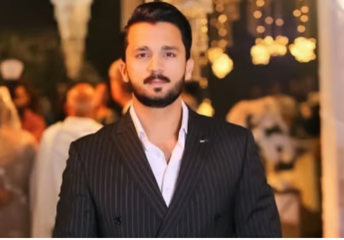 ٹک ٹاکر رجب بٹ نے ساتھیوں سمیت نوجوان کو تشدد کا نشانہ بنا دیا