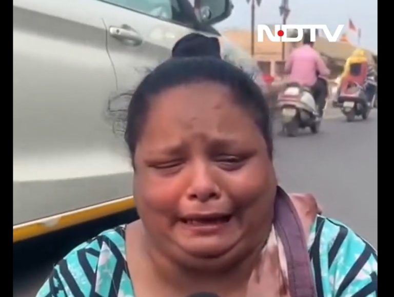 بھارت میں خاتون نے کم گول گپے ملنے پر سڑک پر دھرنا دے دیا