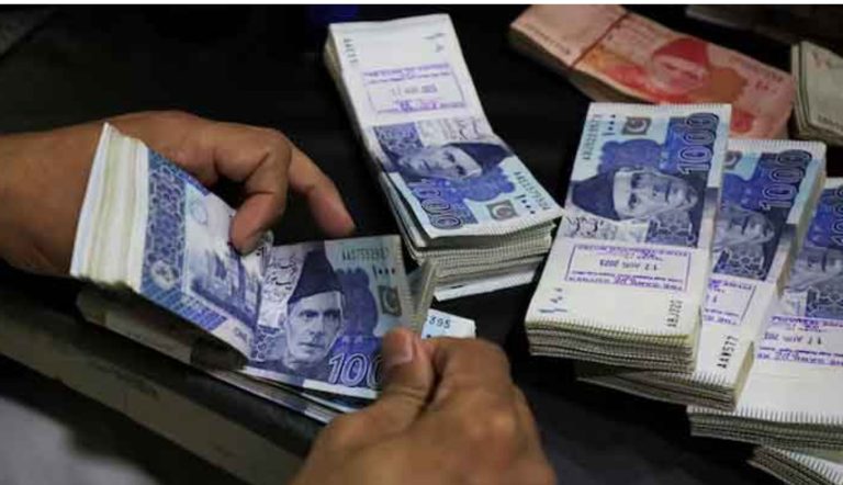 پنجاب کے سرکاری ملازمین اور پنشنرز کو ماہ اکتوبر کی تنخواہیں کب ملیں گی، بڑی خبر آگئی