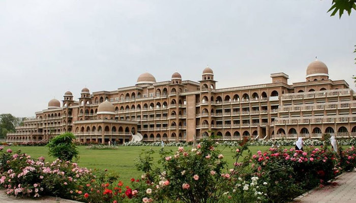 جامعہ پشاور میں داخلوں کی کم تعداد کے باعث 9 شعبے بند کر دیے گئے