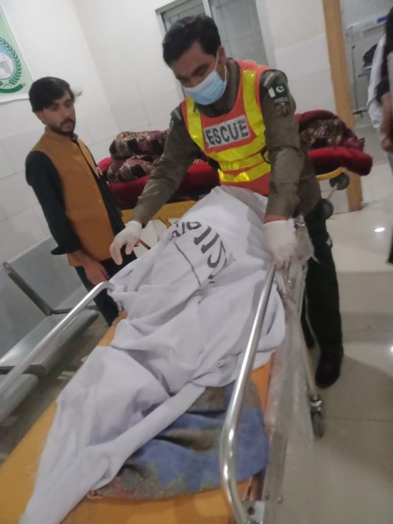 سوات ایکسپریس وے پر ٹرک الٹنے سے 15 افراد جاں بحق، 8 شدید زخمی
