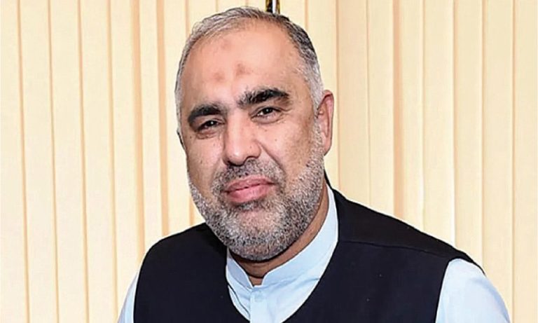خیبر پختونخوا میں گورنر کی تبدیلی اور گورنر راج سے متعلق خبروں کی مذمت کرتے ہیں،اسد قیصر