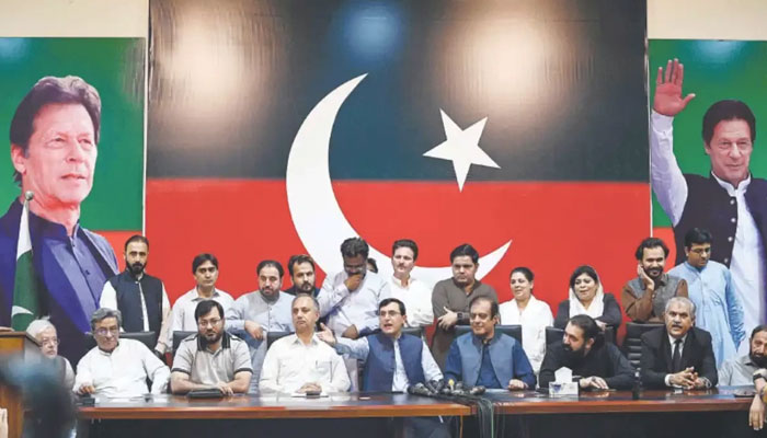 پاکستان تحریک انصاف نے 23 رکنی سیاسی کمیٹی تشکیل دے دی،پارلیمانی ونگز،اسمبلیوں کے لیے پالیسی لائن مرتب کرے گی