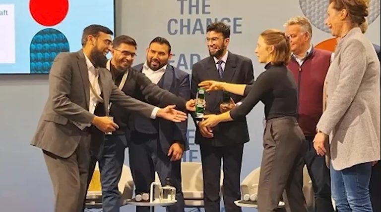 کیلے کے  تنے سے قدرتی فائبر کی تیاری،بلوچستان کے باصلاحیت طالب علم کی تحقیق کی عالمی سطح پر پذیرائی