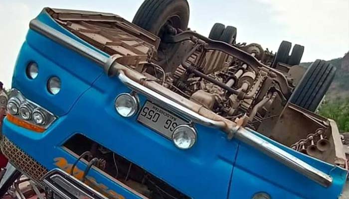 گوادر میں ٹریفک حادثہ، مسافر کوچ الٹنے سے 9 افراد جاں بحق، 15 زخمی
