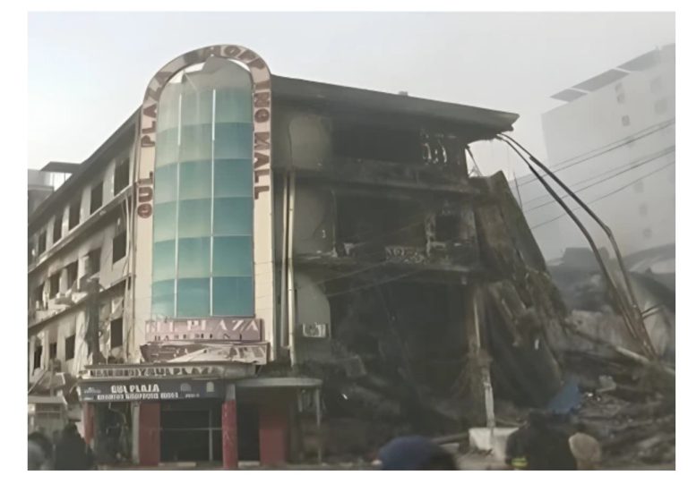 سانحہ گل پلازہ؛ 28 لاشیں نکال لی گئیں، لاپتا افراد کی تعداد 85 تک پہنچ گئی