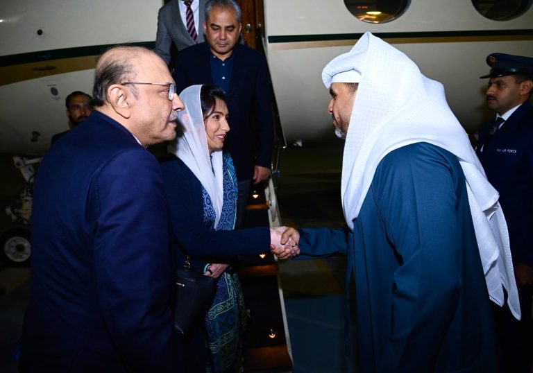 صدرِ مملکت آصف علی زرداری چار روزہ سرکاری دورے پر متحدہ عرب امارات پہنچ گئے