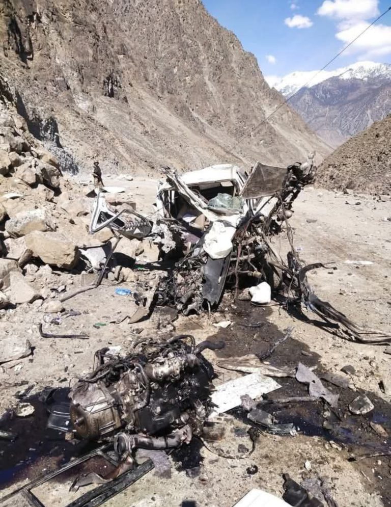 دیامرتانگیرمیں ایف ڈبلیو او گاڑی پر  حملہ، ایک شہید، متعدد زخمی،جوابی کارروائی میں دو دہشت گرد ہلاک