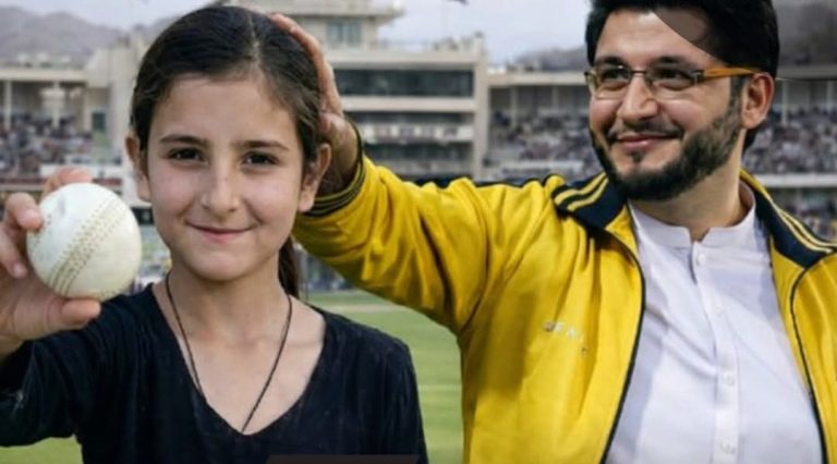 شمالی وزیرستان کی کمسن فاسٹ بولر آئنہ وزیر سوشل میڈیا پر وائرل، پیشاور زلمی کا بڑا اعلان
