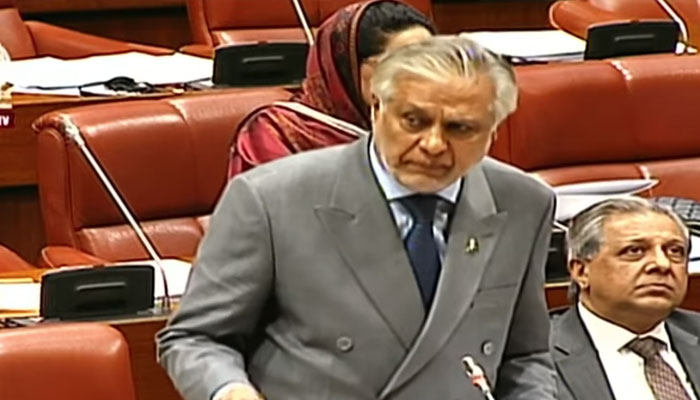 اسحاق ڈار کا کہنا ہے کہ ایران ایٹمی ہتھیار نہ بنانے پر متفق تھا مگر مذاکراتی پیشرفت کے باوجود حملہ کیا گیا