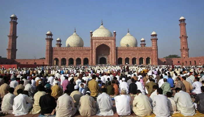 ملک بھر میں آج عید الاضحیٰ مذہبی عقیدت، جوش و جذبے اور روایتی احترام کے ساتھ منائی جا رہی ہے
