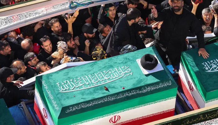 مشہد میں شہید آیت اللہ سید علی خامنہ ای کی تدفین، لاکھوں سوگواروں کی شرکت